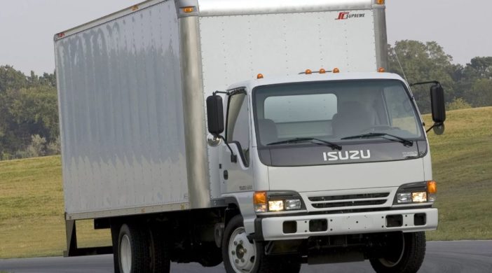 Белый грузовик Исузу